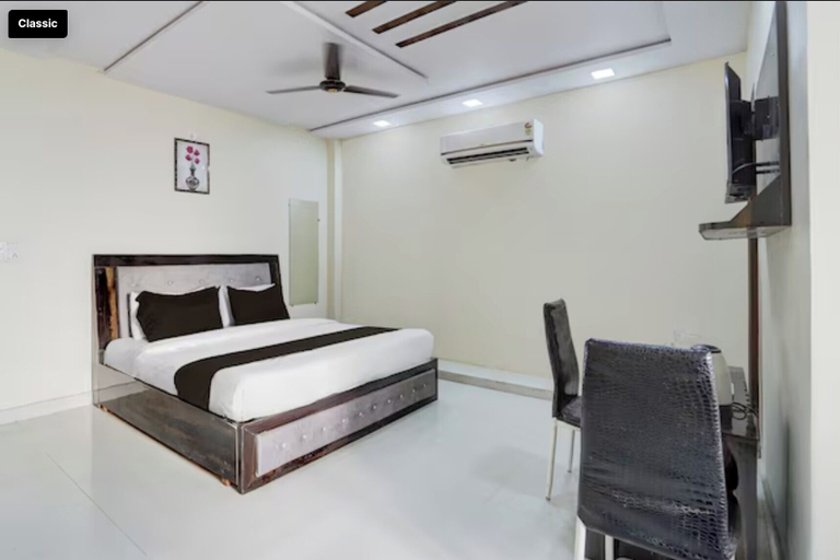 Room 5, Hotel O Taj Holiday, Agra