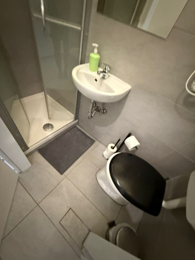 Bathroom 4, 1BR Apt Budget Stay by Westbahnhof, Wien