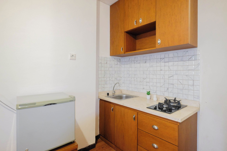 Private kitchen 4, Woodland Studio At Nifarro Park Apartment, Jakarta Selatan