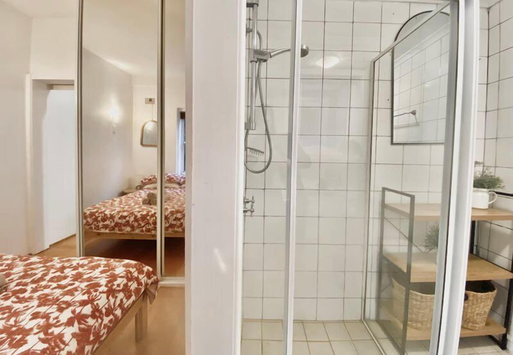 Bathroom 2, A 177, Sydney