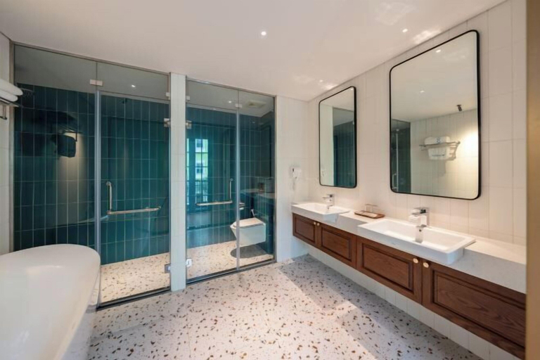 Bathroom 2, domdomHOUSE Villa - 1min to beach, Hạ Long