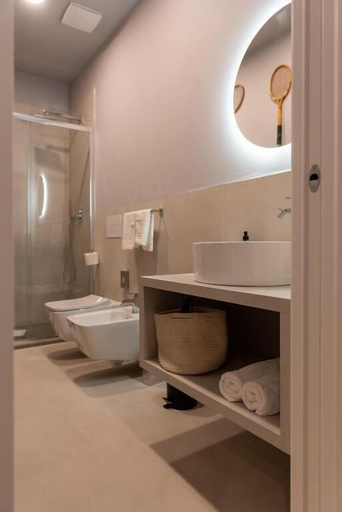 Bathroom 5, Regina Boutique Suites, Trieste