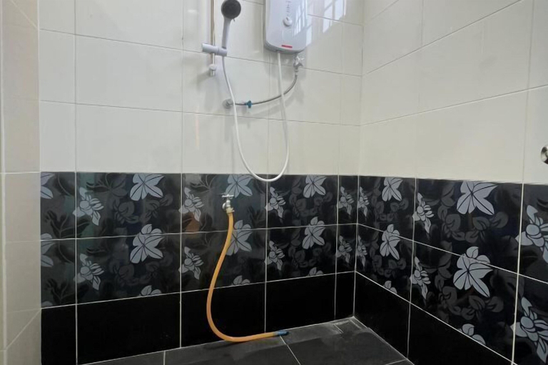Bathroom 2, 5 min to AeonBig , Old Street, BP Mall & D Garden, Batu Pahat