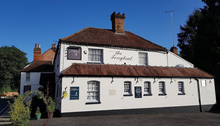 Front of property, Ferryboat Inn, Oxfordshire