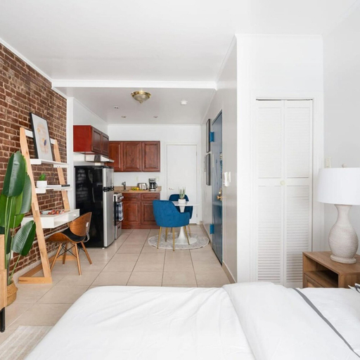 Room 5, 501-2fw Gorgeous Upper East Side Studio, New York