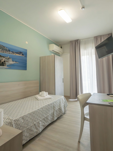 Bedroom 2, Hotel La Bussola, Savona