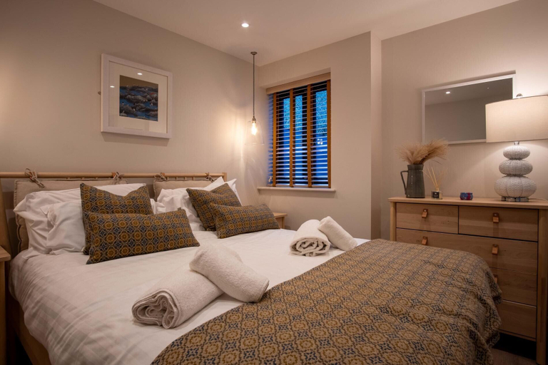 Room 3, Ty Florence - 3 Bedroom Cottage - Bayview Oxwich, Swansea
