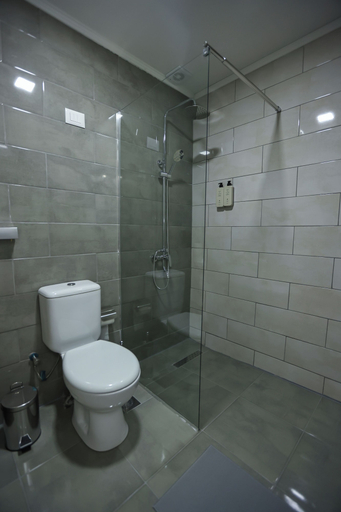 Bathroom 3, Hotel Riverside