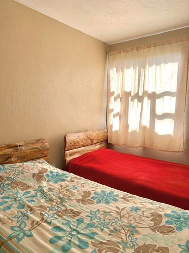 Room 2, Hostal Inty Kucha, Otavalo