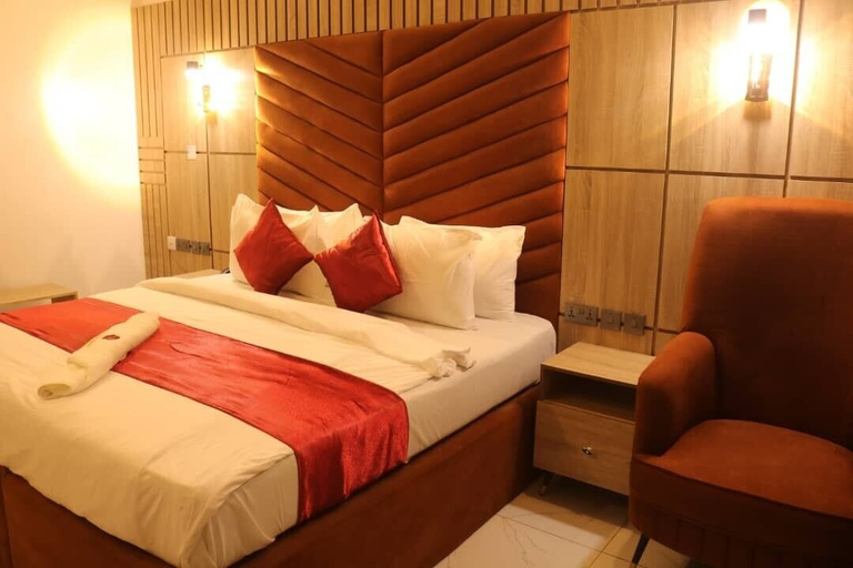 Bedroom 3, Victorian Bloom Hotel and Resort, Oshimili South