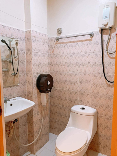 Bathroom 4, Luna Oslob Travellers Inn, Oslob