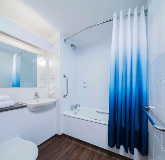 Bathroom 4, Travelodge Beckington, Somerset