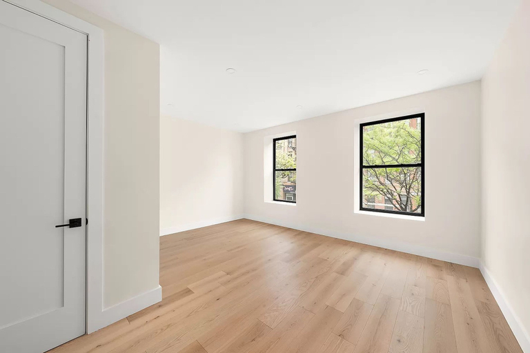 Room 4, Harlington by Rove Travel Private Backyard Roof, New York