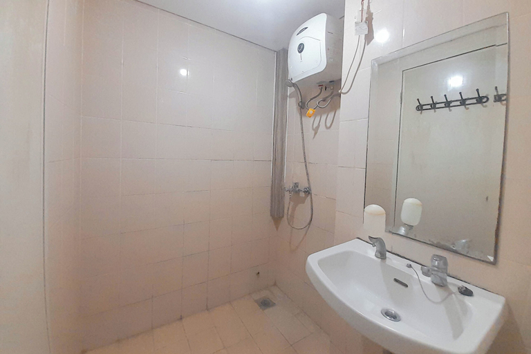 Bathroom 5, Studio Apartment Near Unpar At Parahyangan Residence, Bandung
