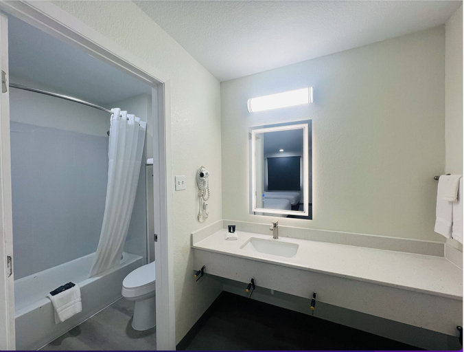 Bathroom 3, Hallmark Inn and Suites, Bexar
