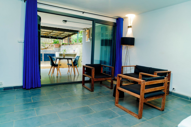 Living area 3, Cattleya Guest House, Diana