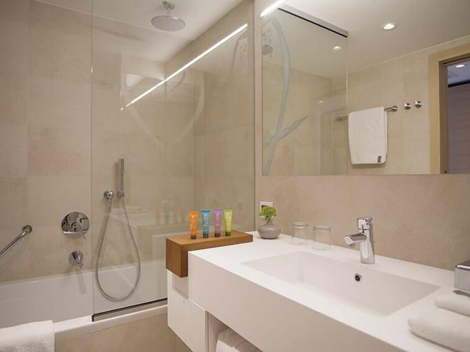 Bathroom 5, Hotel Kompas, Dubrovnik