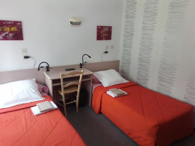 Bedroom 3, Hotel des Touristes, Hautes-Pyrénées
