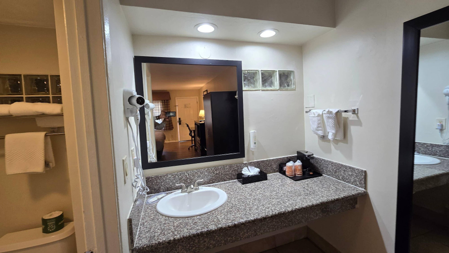 Bathroom 5, Rodeway Inn El Cajon - San Diego East, San Diego