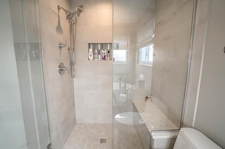 Bathroom 2, Modern 4 Bedroom Private Vacation Home, Will