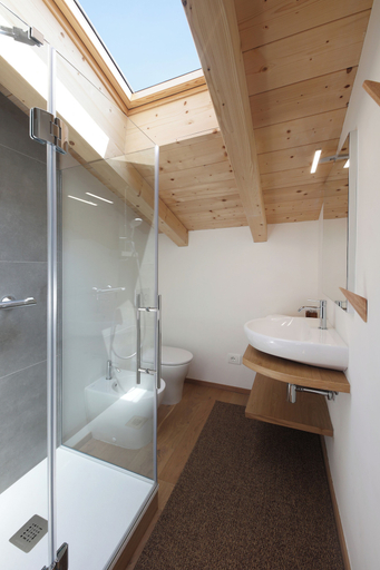 Bathroom 2, Nine Rooms Apartment, Trento
