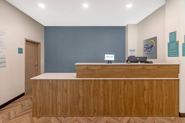 Lobby 5, Sleep Inn & Suites, Cheatham
