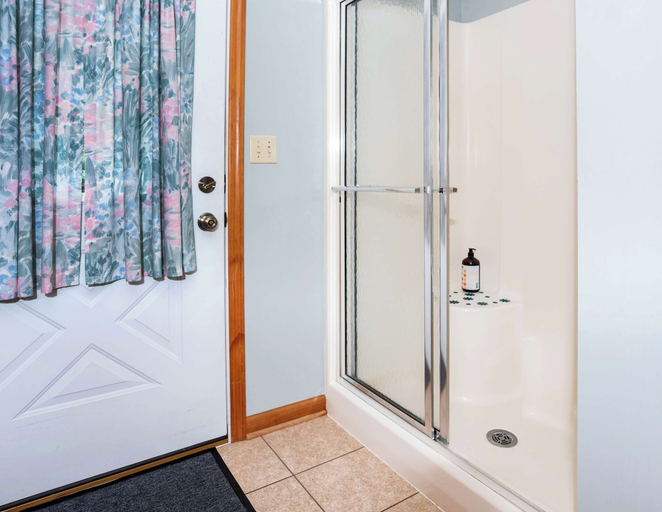 Bathroom 5, Cozy Corner House Stay for 7, Walworth