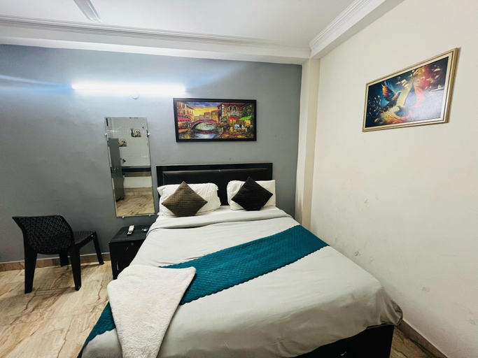 Room 2, Roomshala Hotel South Embassy, Delhi
