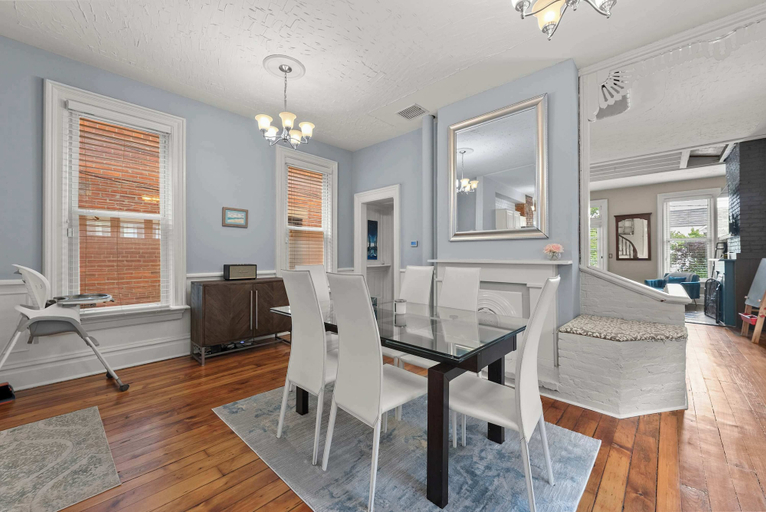 Dining 4, High Street Hideaway For 8, Franklin