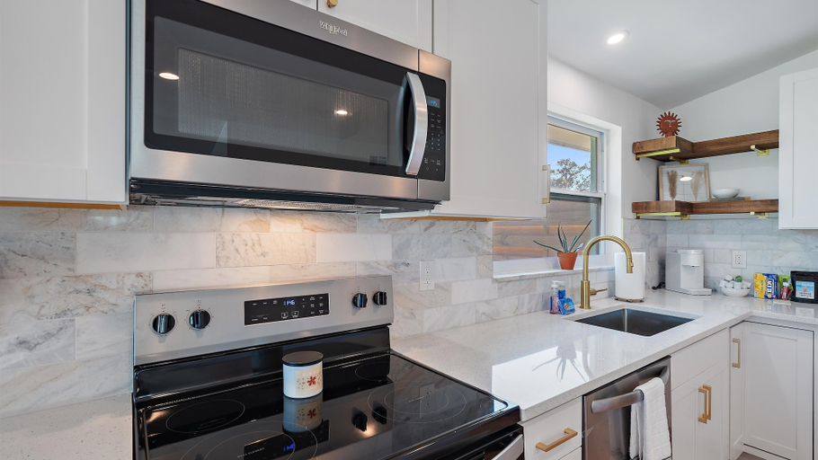 Private kitchen 2, Coastal Cottage 2 Bedroom Home, Sarasota