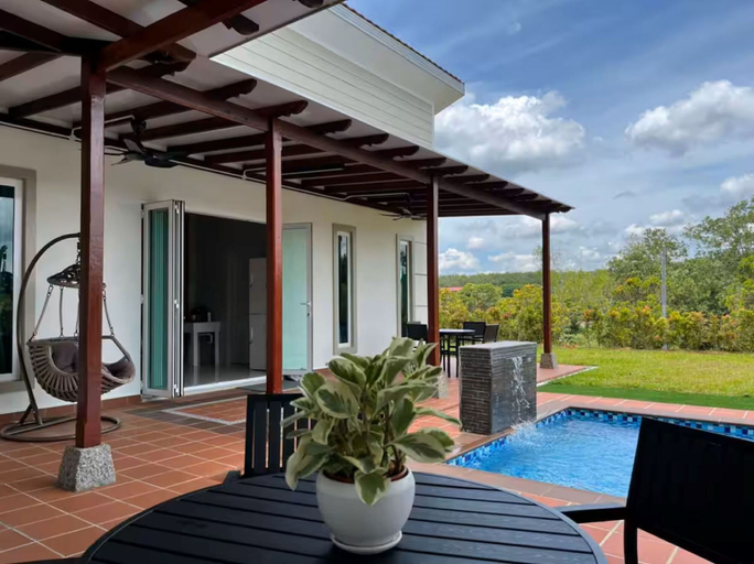 Indoor/outdoor pool, Villa RI Homestay, Alor Gajah