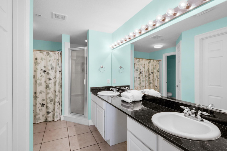 Bathroom 4, Calypso 1-1809 East, Bay