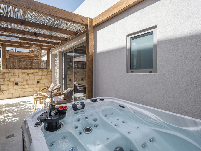Private spa tub 4, Vanilla Suites, Crete