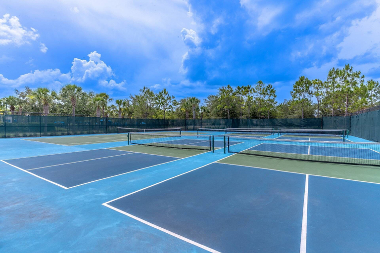 Sport & Beauty 4, 4763 Solterra, Polk