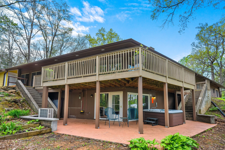 Exterior 2, Cosby Mountain Lodge 4 Bedroom Home, Cocke