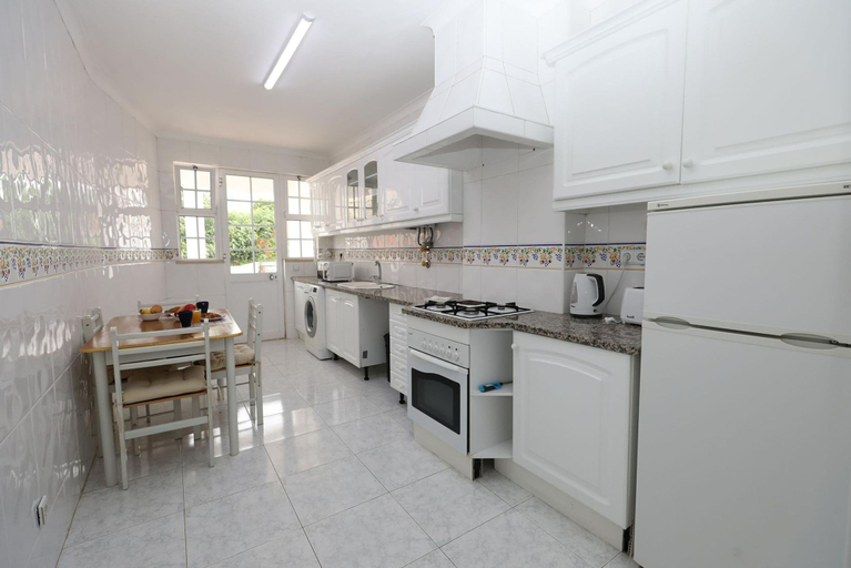 Room 4, B37 - Central City Door Apartment, Lagos
