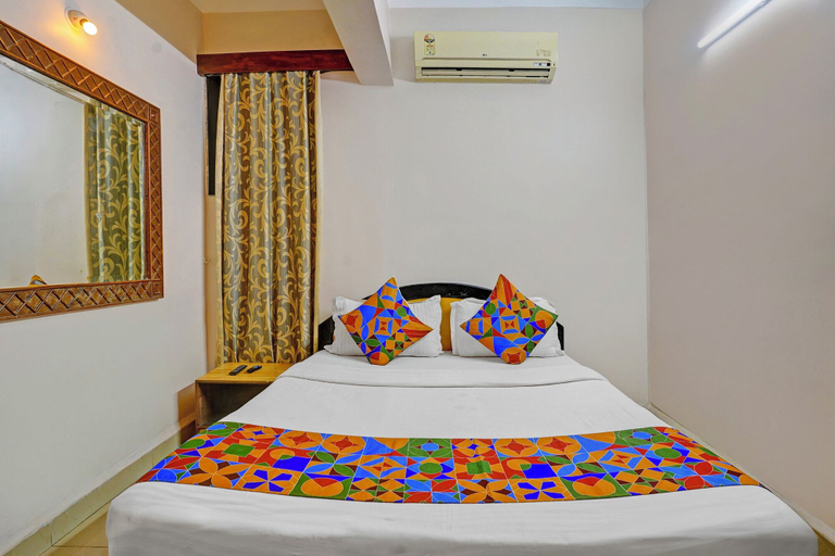 Room 2, Fabhotel 4 Pillar's - Nr Big Daddy Casino, Panaji, North Goa