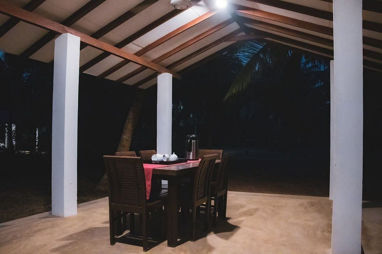 Outdoor dining, Governors Camp Wilpattu, Vanathavilluwa
