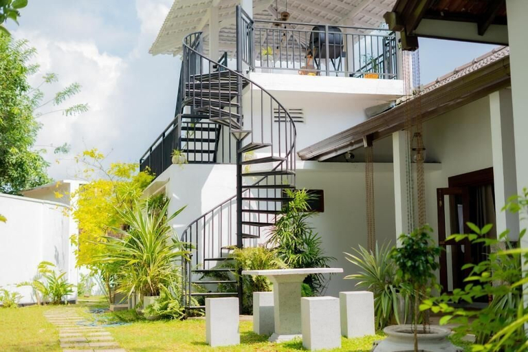 Exterior 2, Ashlar Villa, Galle Four Gravets