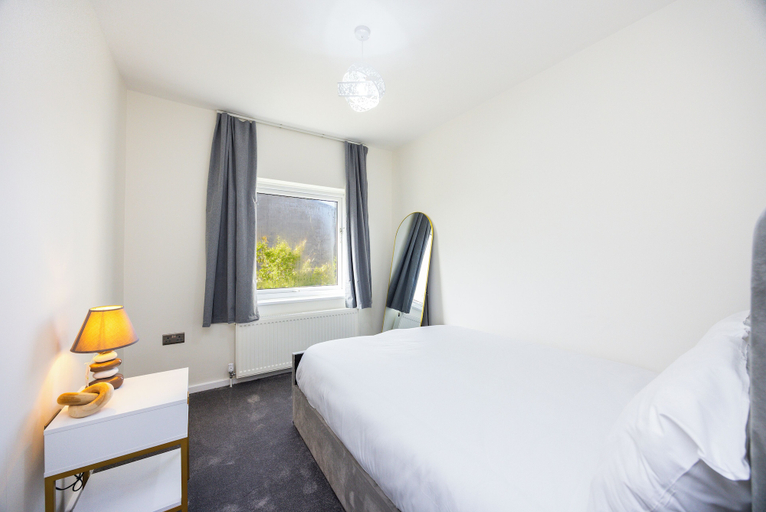 Room 5, Modern 3 Bedroom House in  Stratford, London