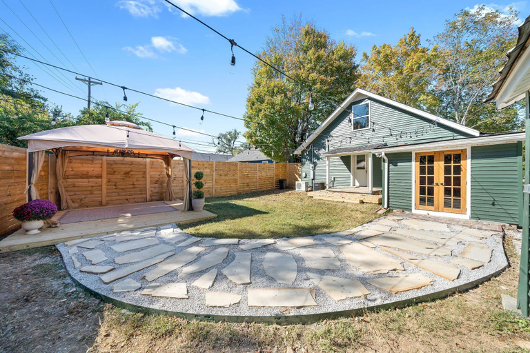 Terrace/patio 4, The Pink & Old Clarksville House, Montgomery