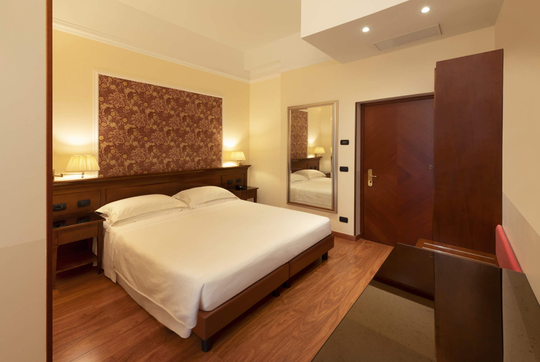 Bedroom 3, Lancaster Hotel, Milano