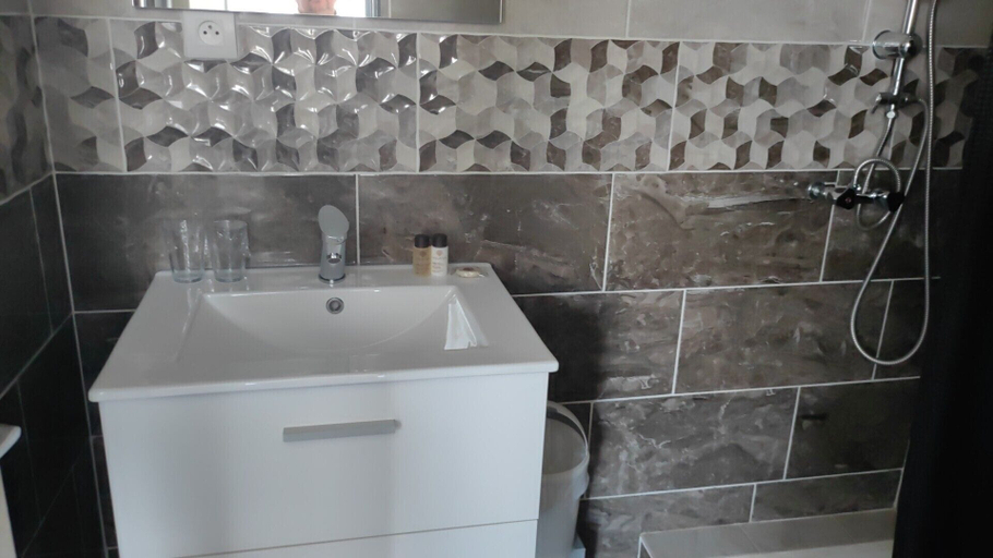 Bathroom 5, Hostellerie des voyageurs, Aveyron