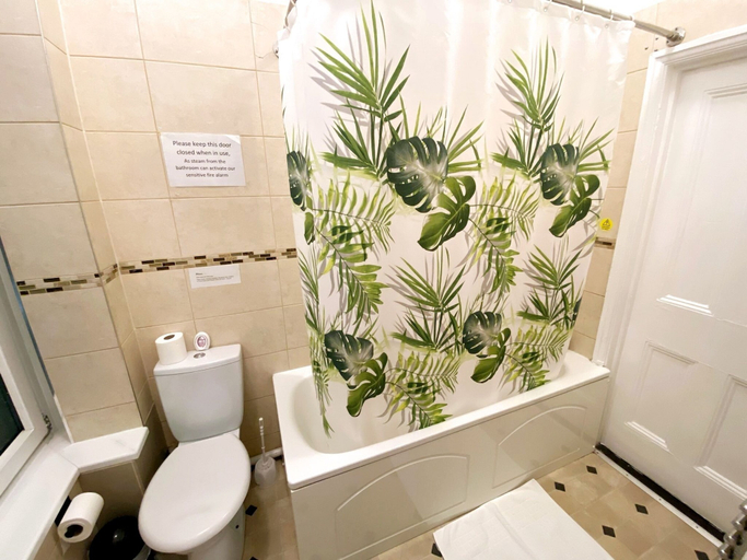 Bathroom 5, Spacious First-Floor Super King or Twin Studio Apartment with Free Parking, Portsmouth