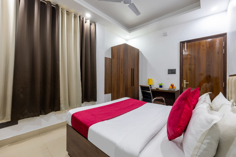 Room 4, Hotel Aura Grand SECTOR - 63A Noida, Gautam Buddha Nagar