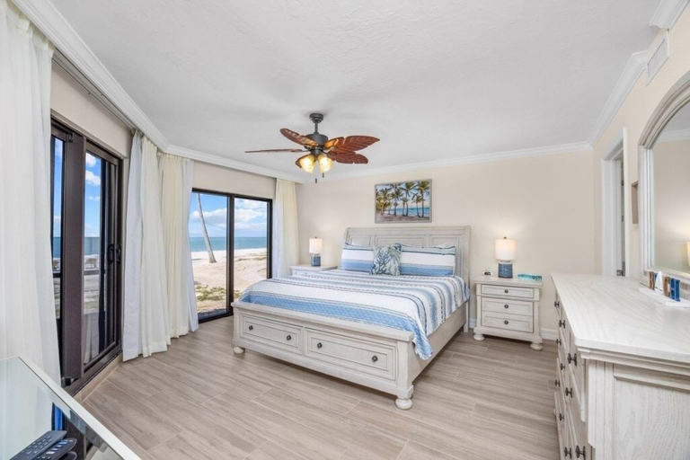 Room 5, Pointe Santo E4 3 Bedroom Condo, Lee