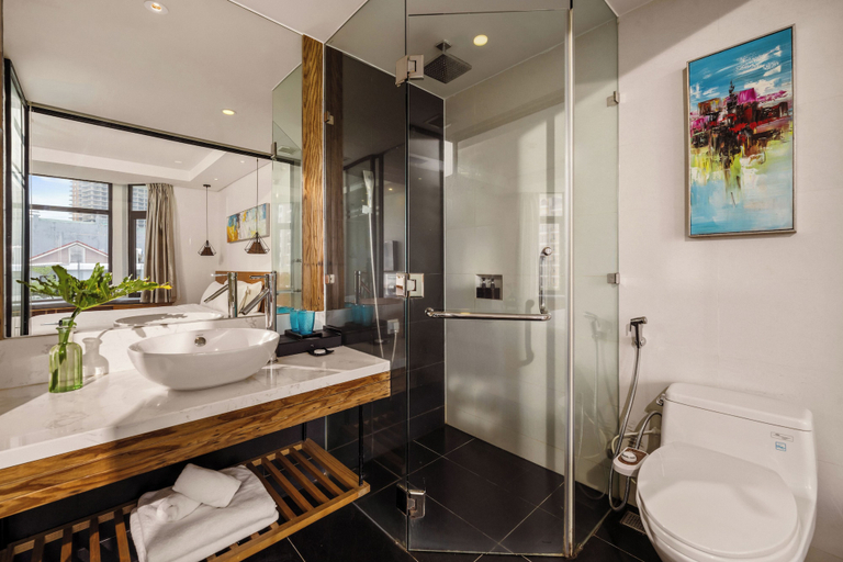 Bathroom 4, Brilliant Majestic Hotel, Da Nang