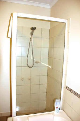 Bathroom 3, Mt Waverley Townhouses, Melbourne