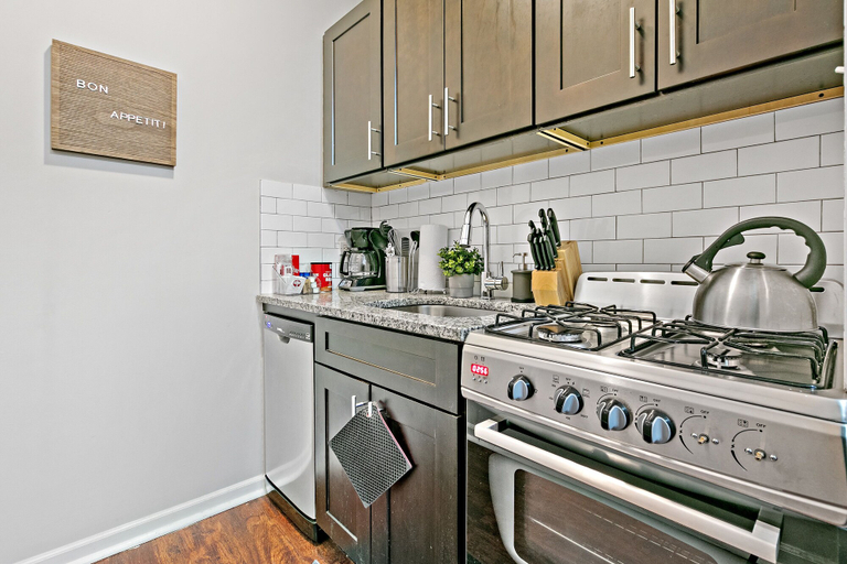 Private kitchen 2, Sunlit Studio - Lunt 1429 rep, Cook