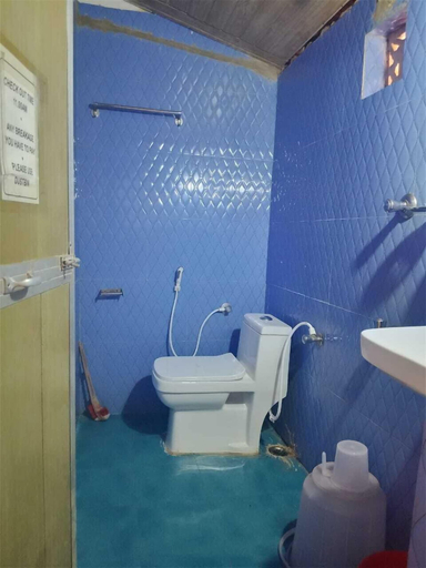 Bathroom 2, Honey Guest House Restaurant, North Goa